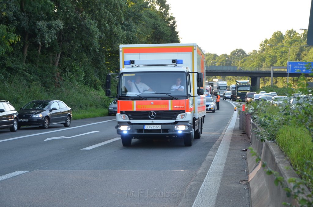 Einsatz BF Koeln Klimaanlage Reisebus defekt A 3 Rich Koeln hoehe Leverkusen P074.JPG